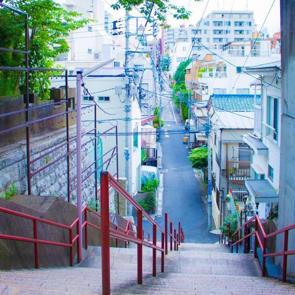Escadaria onde foi filmado o anime Your Name em Tóquio