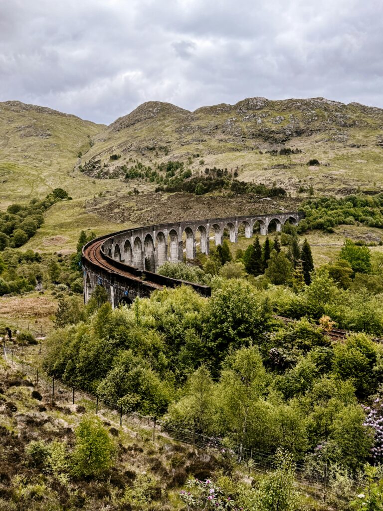 Viaduto Gleffiman onde foi gravado Harry Potter, um ótimo exemplo do que é turismo cinematográfico